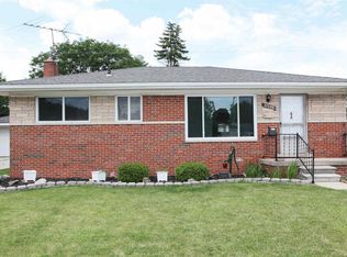 27299 Floral St, Roseville, MI