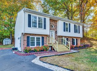 4520 Long Acre Dr NE, Roanoke, VA 24019