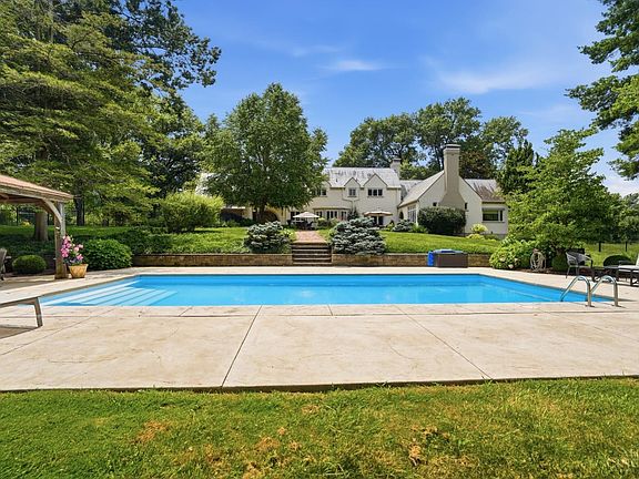 5th image of 807 Birney Ln