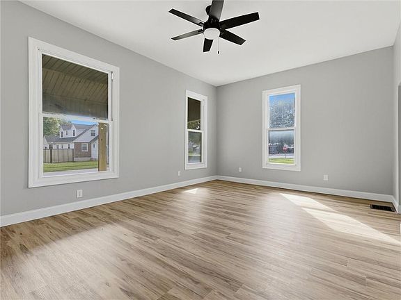5th image of 304 S Elm St