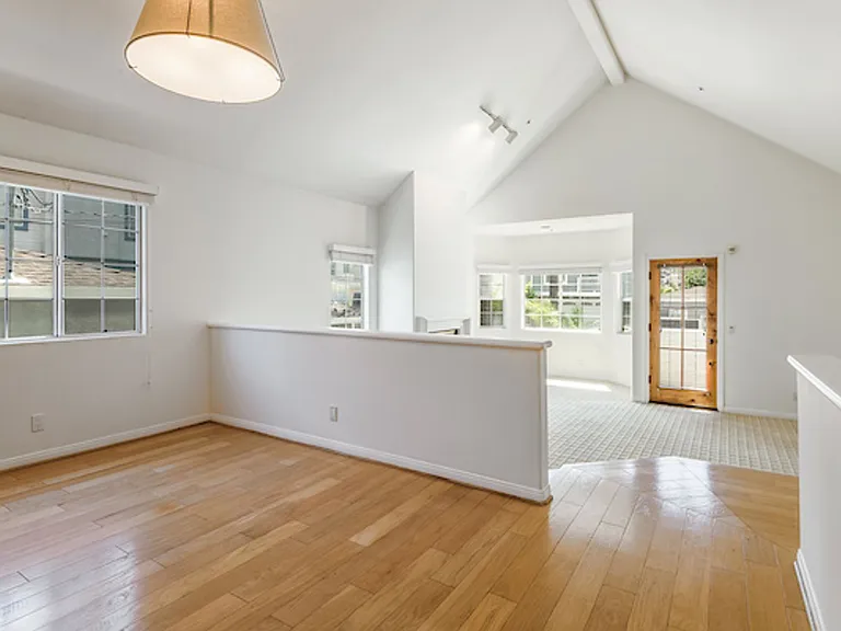 1524 Steinhart Ave — Photo 4