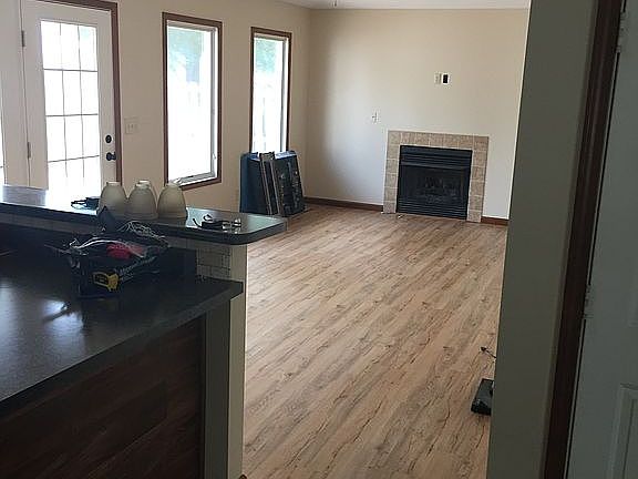 3rd image of 409 N Violet Dr