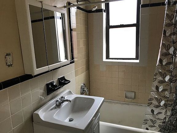 5th image of 4536 39th Pl APT 3C