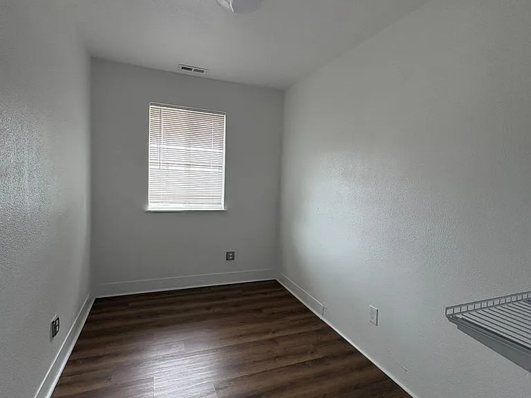 254 Denver St — Photo 7
