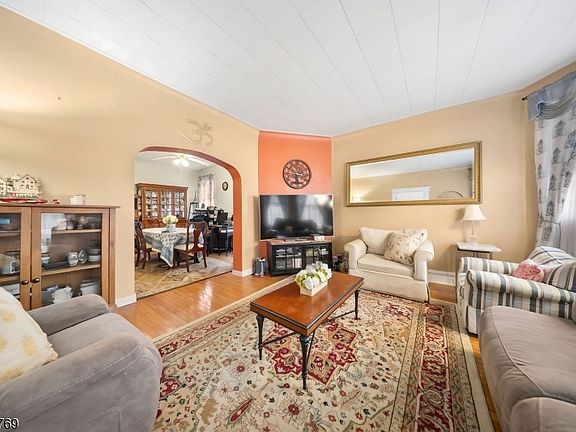 4th image of 409 Hamilton St