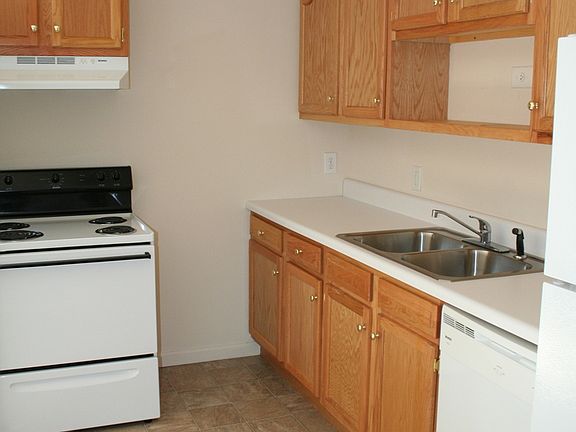 2nd image of 1915 N Willow Ave APT 9