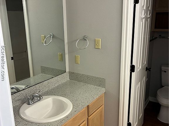 5th image of 1411 Summit St #4