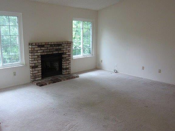 3rd image of 1206 Pebblewood Dr