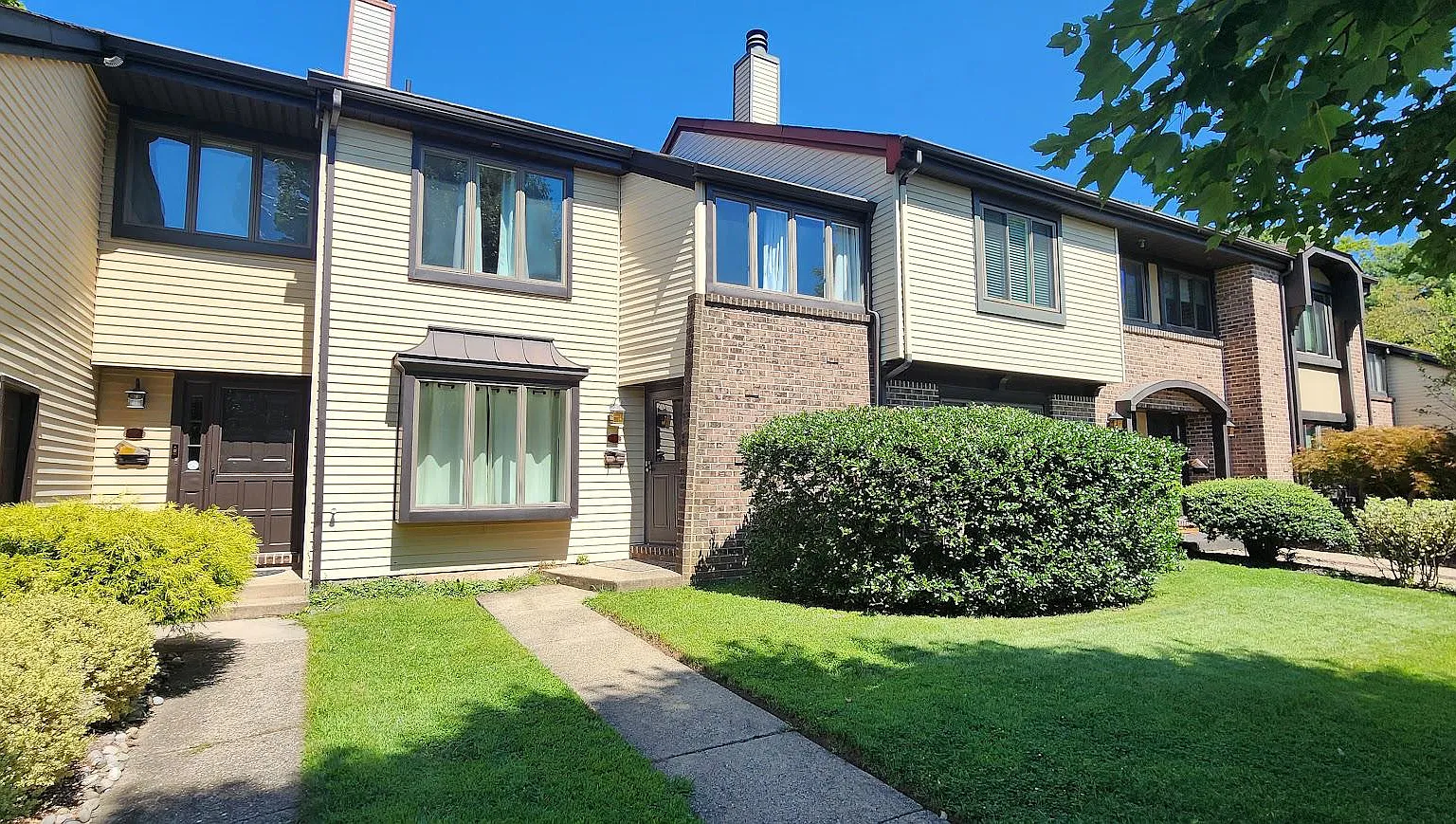 3 bed, 2.5 bath, 1808 sqft, $3,475 — Photo 2