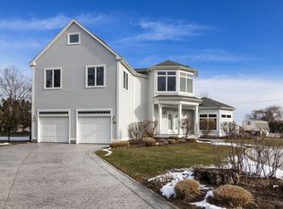 26 Clinton Ave, Old Saybrook, CT 06475