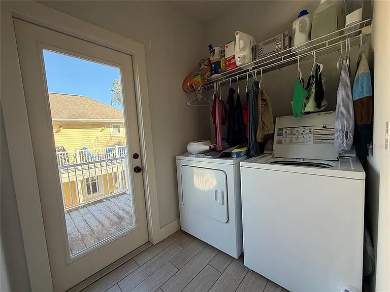 721 NW 10th St #10 — Photo 11