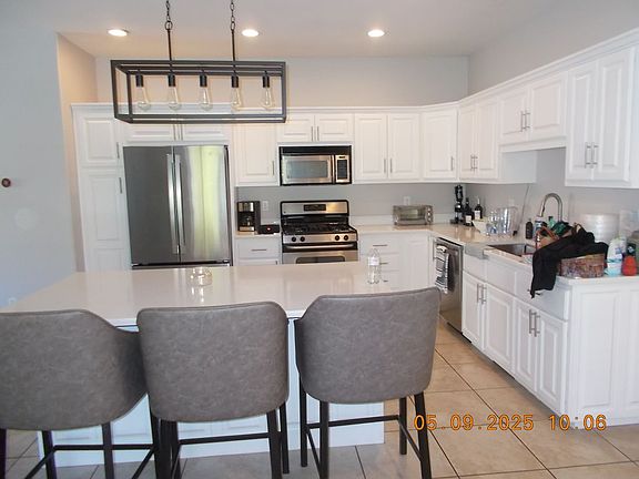 2nd image of 115 River Oaks Dr