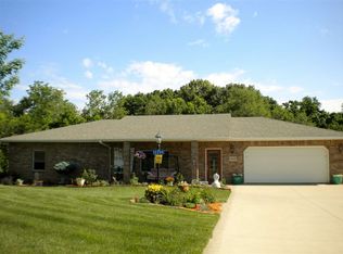 12239 Lismore Ln, Dubuque, IA 52001