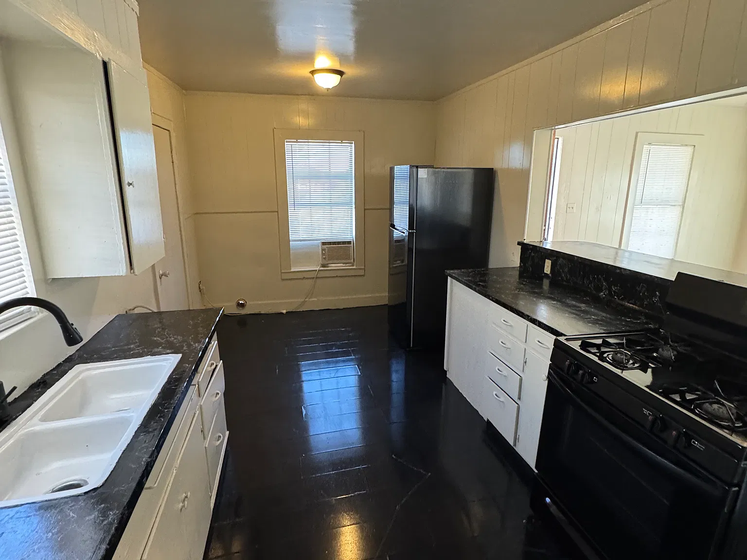 2 bed, 1096 sqft, $1,295 — Photo 2