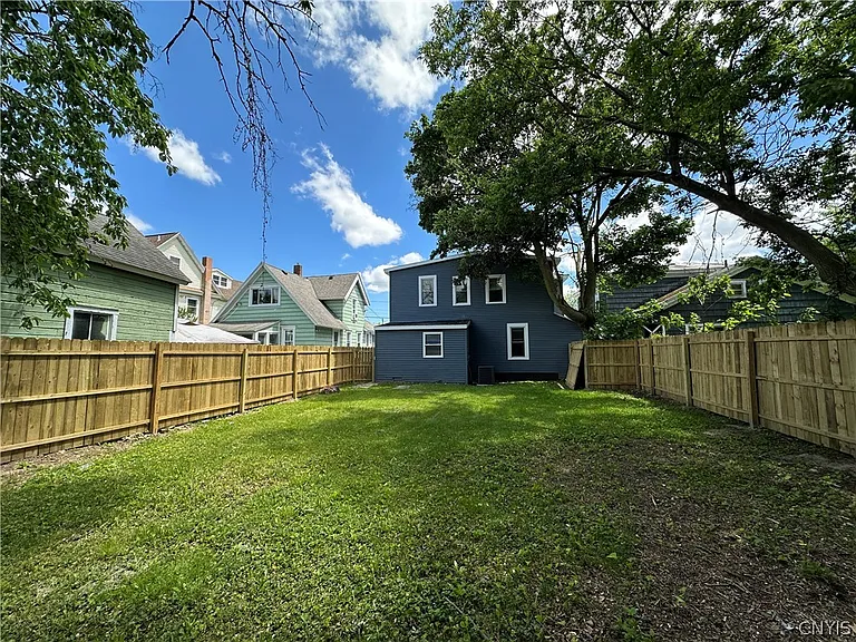 128 Caroline Ave — Photo 38