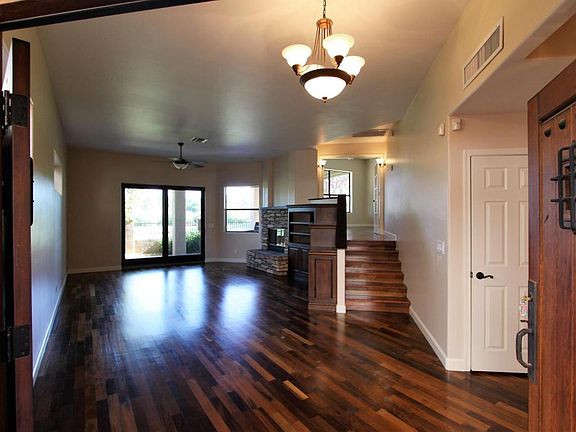 3rd image of 4054 E Paradise Dr