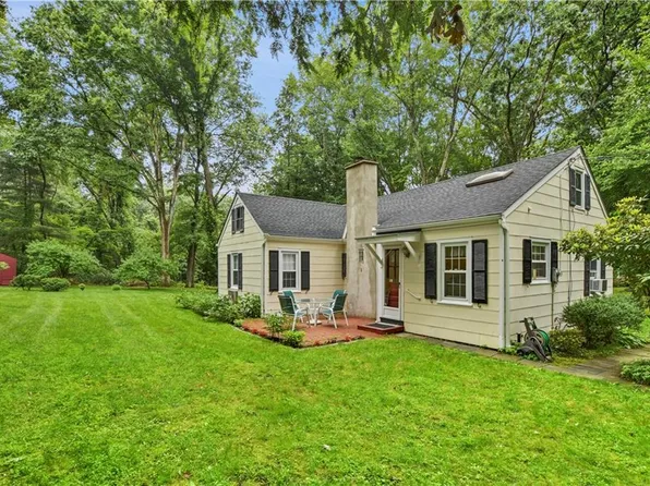 49 Clinton Rd, Bedford Hills, NY 10506