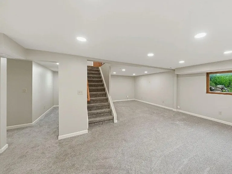 241 Wedgewood Dr — Photo 9