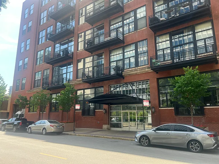 521 W Superior St #132 — Photo 1