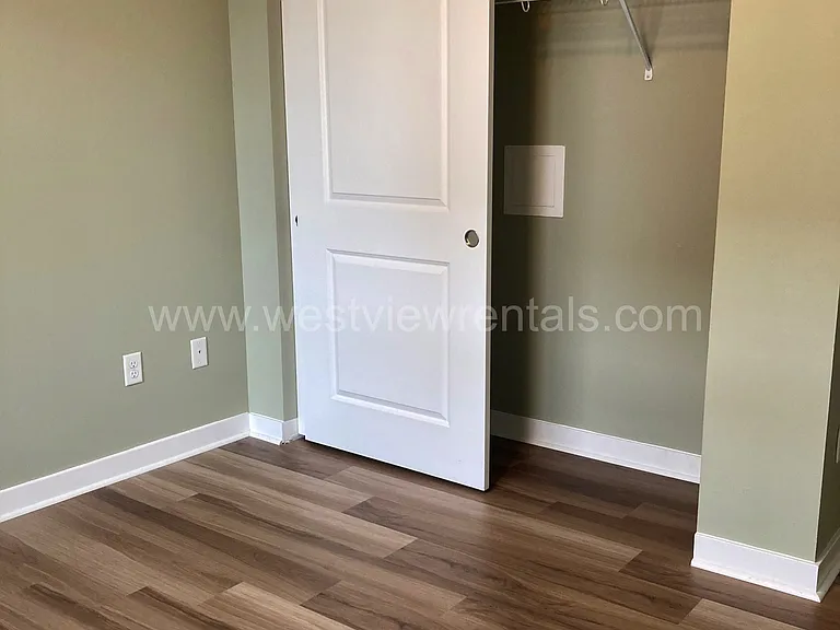 200 E Maple St — Photo 463