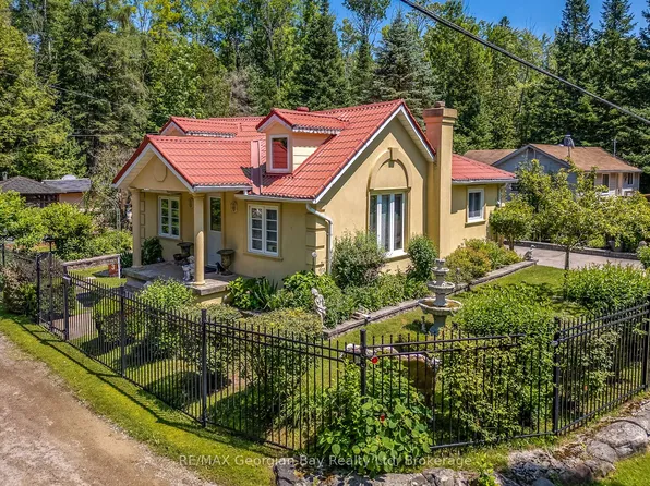 3 Brookside Dr, Tiny, ON L0L 2J0