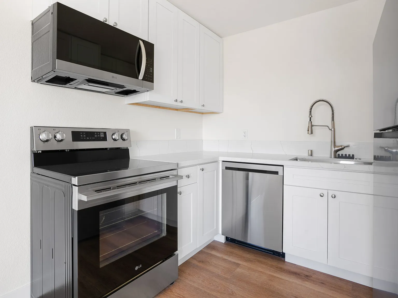 3 bed, 1120 sqft, $3,500 — Photo 3