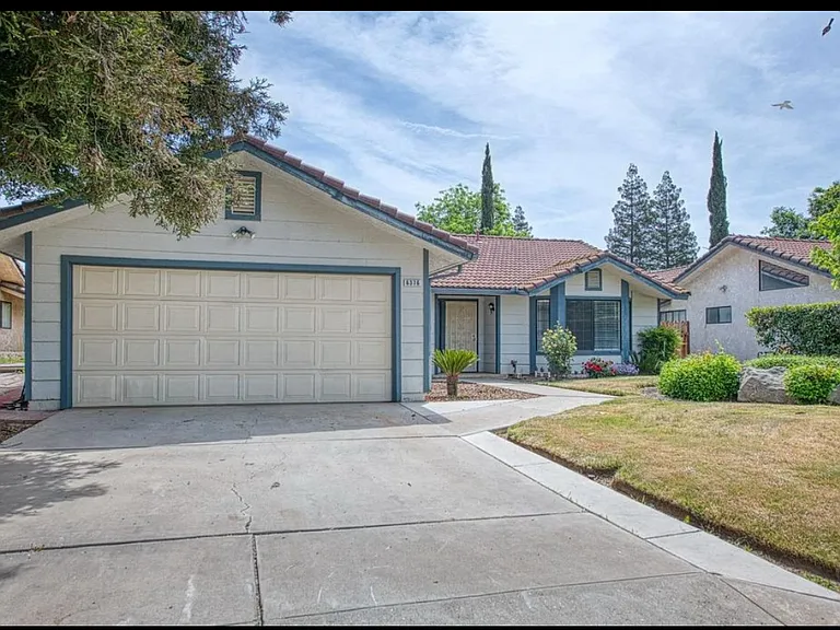 6376 N Forestiere Ave — Photo 2