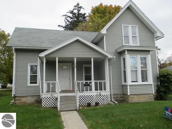 308 Park Dr, Alma, MI 48801