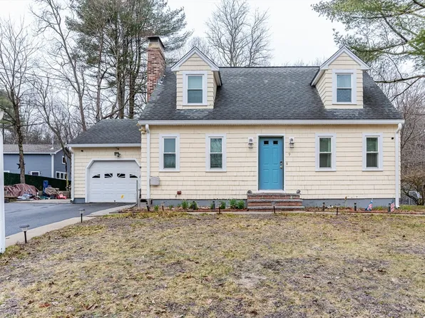 9 Pine St, Townsend, MA 01469