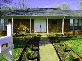 402 Indian Trl, Springdale, AR 72764