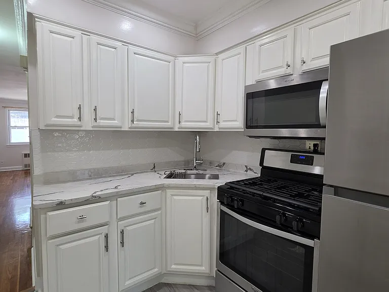 2052 E 60th St #1 — Photo 9