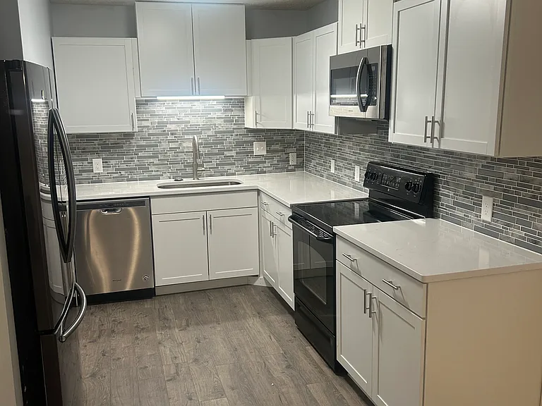 519 Snyder Ave — Photo 3