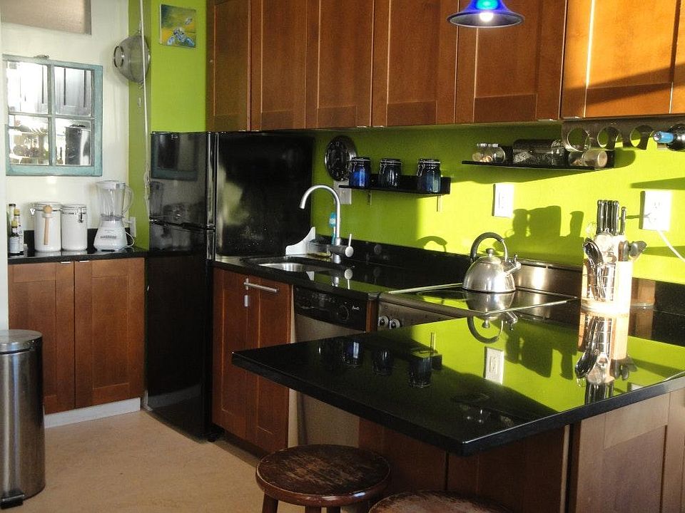 kitchen with dishwasher, fridge, stove