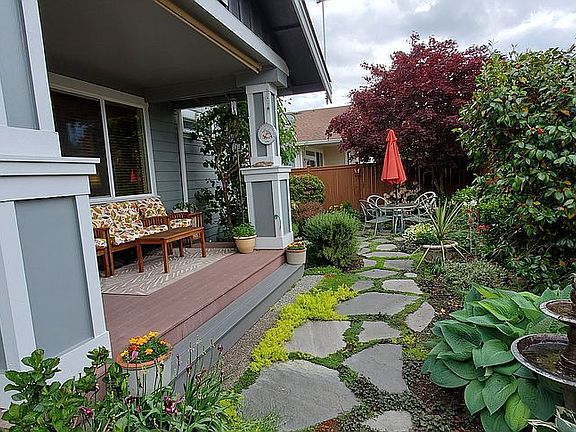 5th image of 4141 Vashon Dr NE