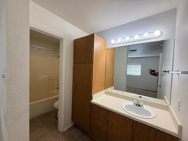 11703 Capotillo St #1A — Photo 12