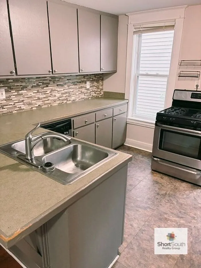 2 bed, 1.0 bath, 1000 sqft, $1,300 — Photo 4