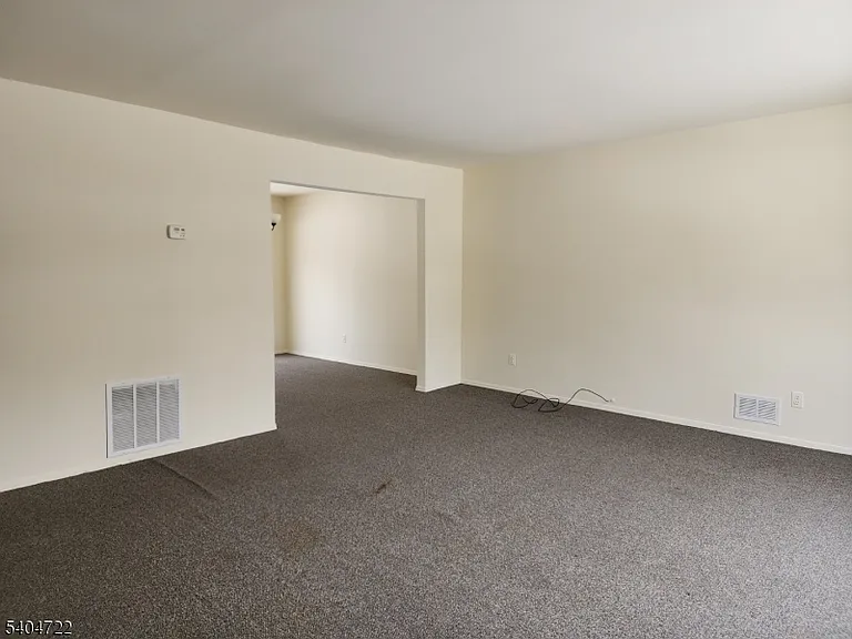 19 Grove St #B — Photo 4