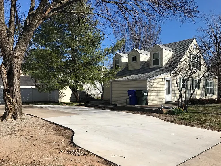 829 W Eufaula St — Photo 2