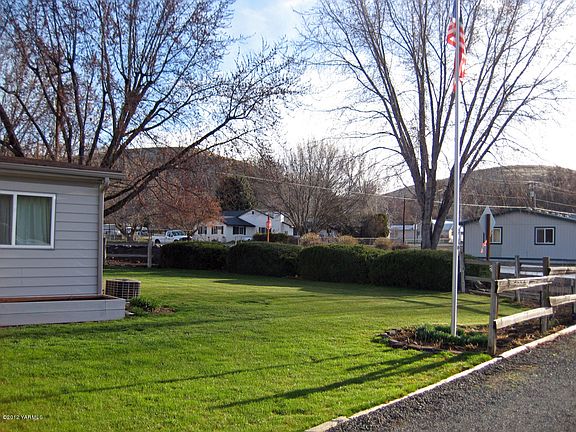 3rd image of 20 Four Hills Dr