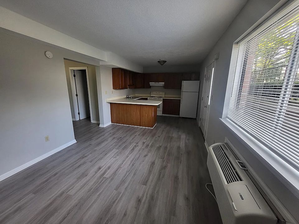 1st image of 6 Crown St APT 1