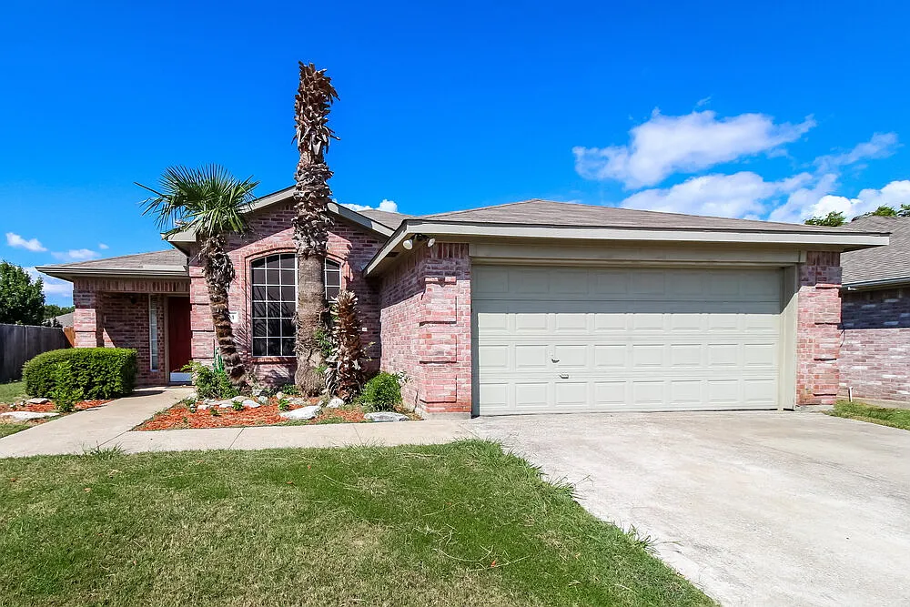 3 bed, 2.0 bath, 1312 sqft, $2,150 — Photo 1