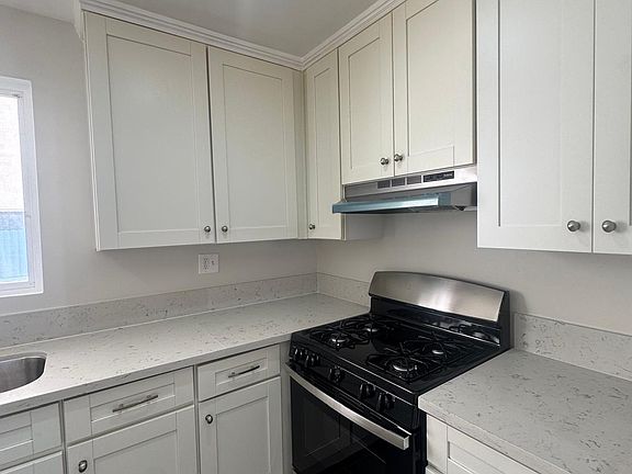 4th image of 5439 Sierra Vista Ave #7
