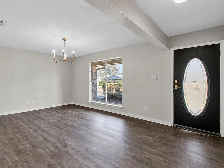 413 Dawn St — Photo 5