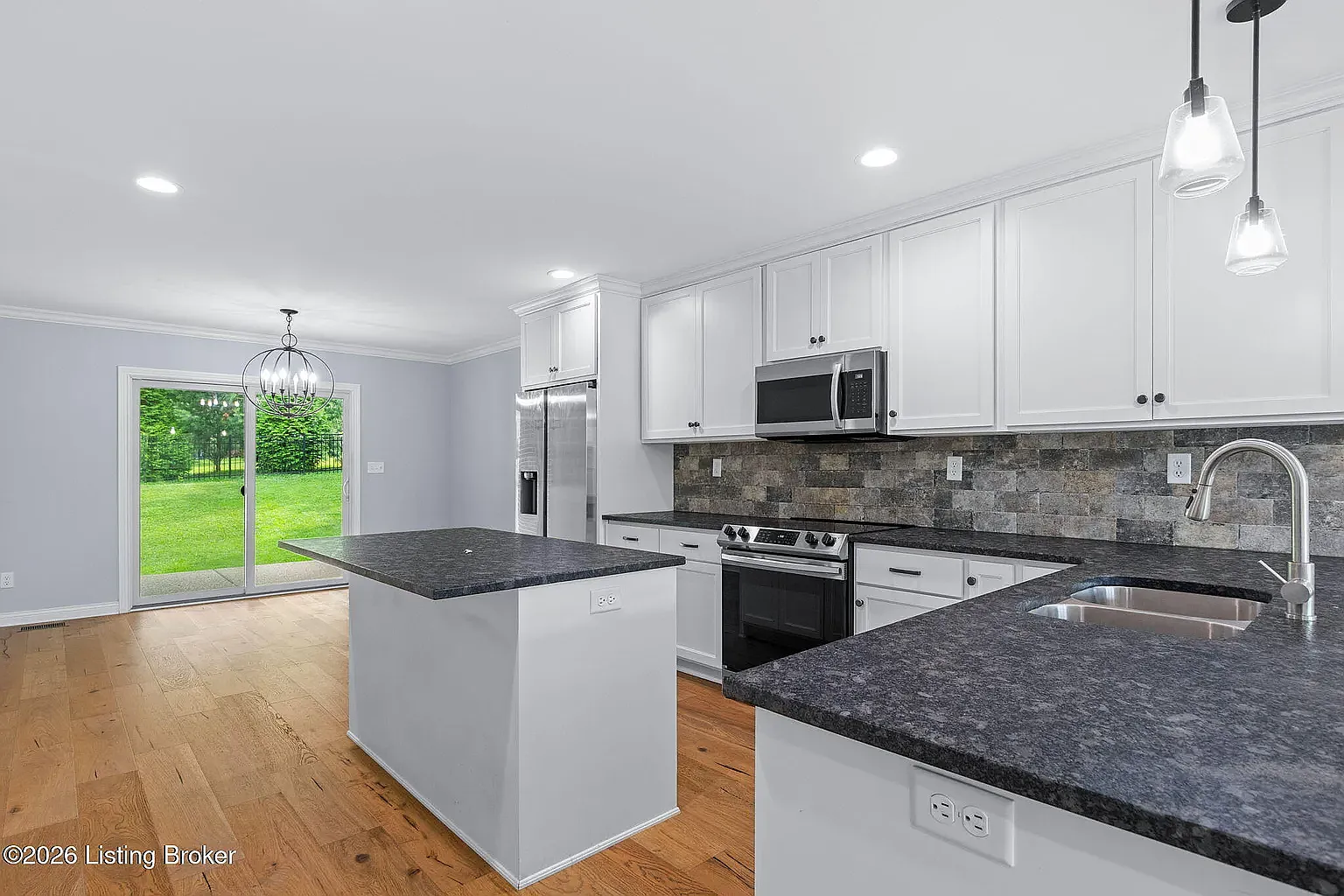 4 bed, 2536 sqft, $2,800 — Photo 3