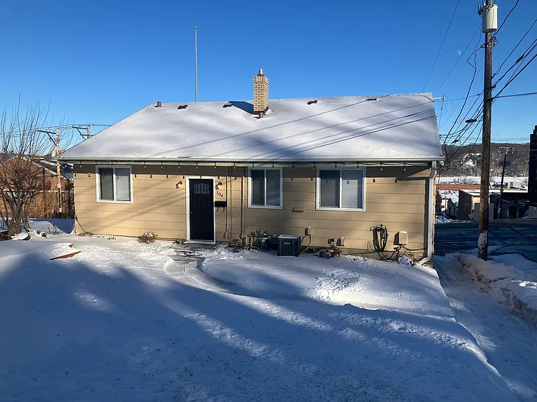 104 Olive St W — Photo 4