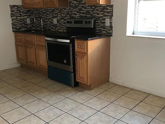 4th image of 908 Snyder Ave #3F