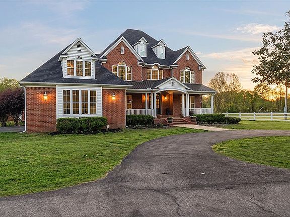 4th image of 2455 Jenkins Dr