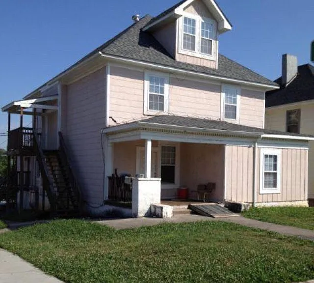 302 Olive St N #202 — Photo 1