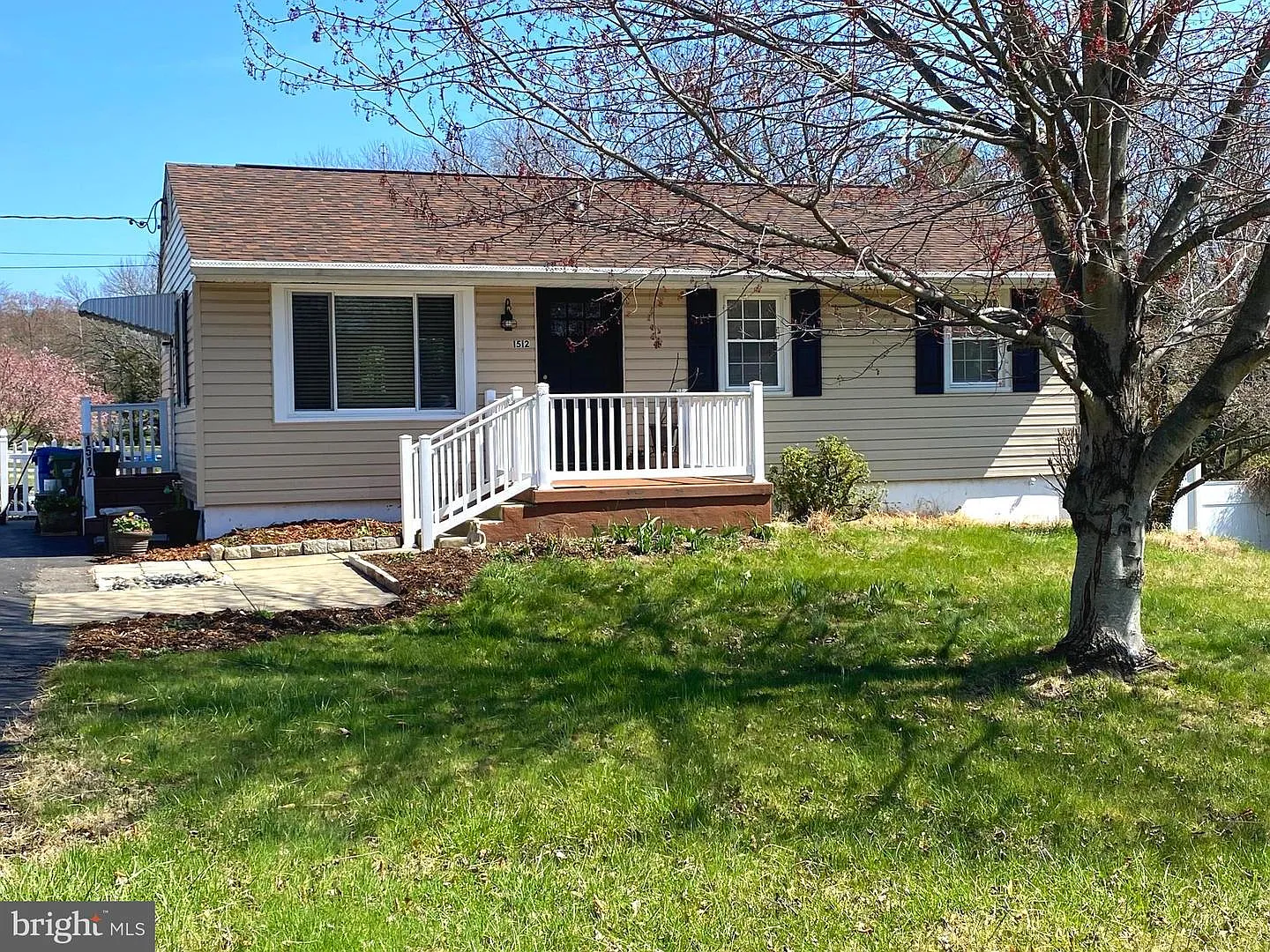 1512 Green Rd photo 1