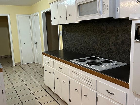 5th image of 212 W Yucca Ave